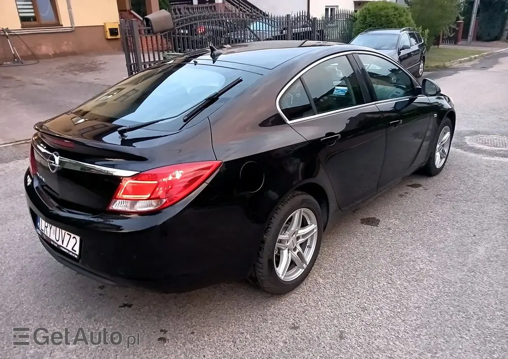 OPEL Insignia 1.8 Design Edition