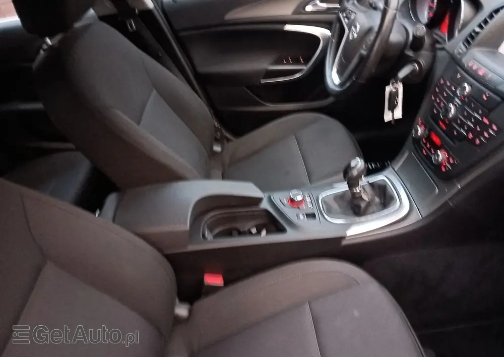 OPEL Insignia 1.8 Design Edition