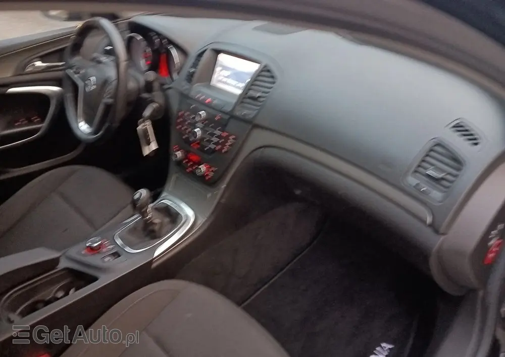 OPEL Insignia 1.8 Design Edition