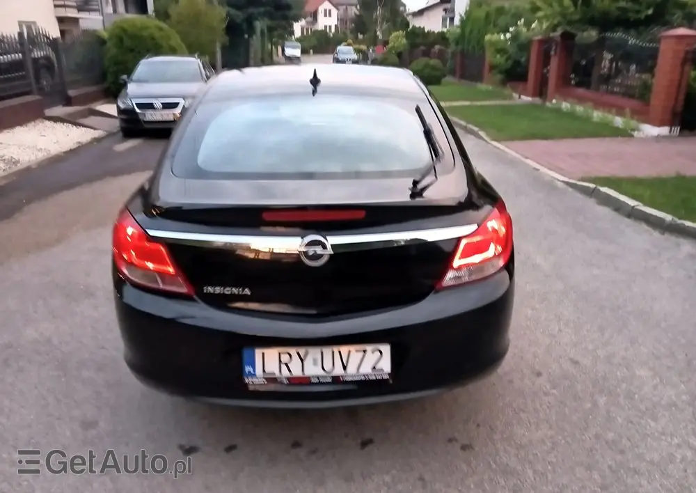 OPEL Insignia 1.8 Design Edition