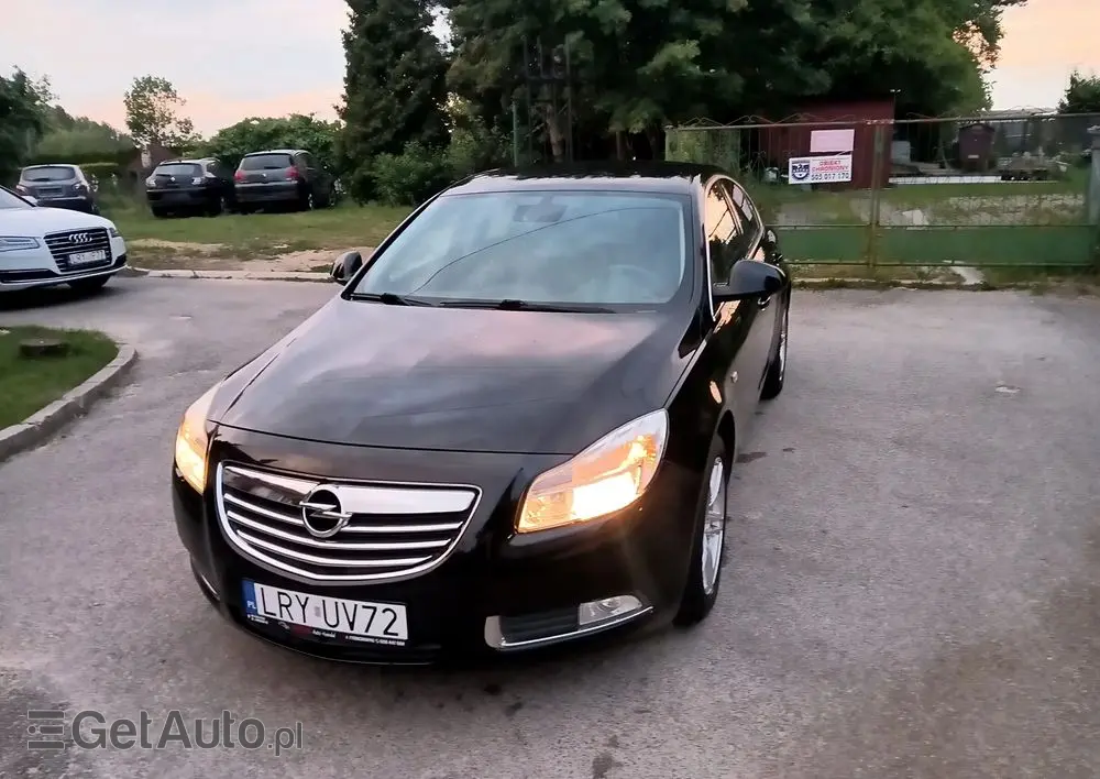 OPEL Insignia 1.8 Design Edition