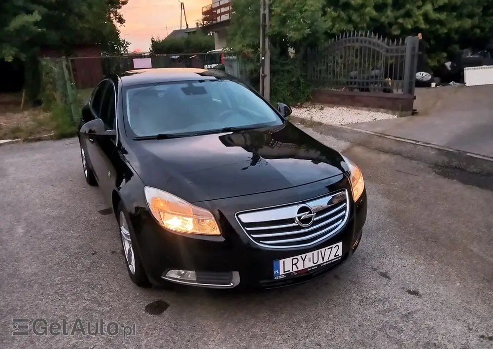 OPEL Insignia 1.8 Design Edition