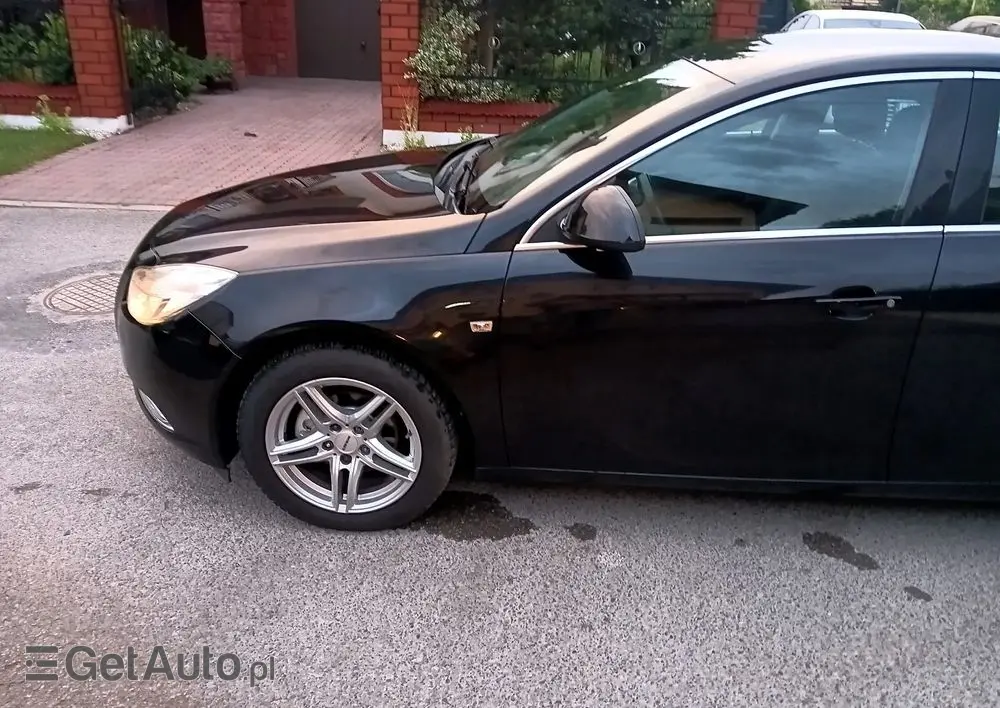 OPEL Insignia 1.8 Design Edition