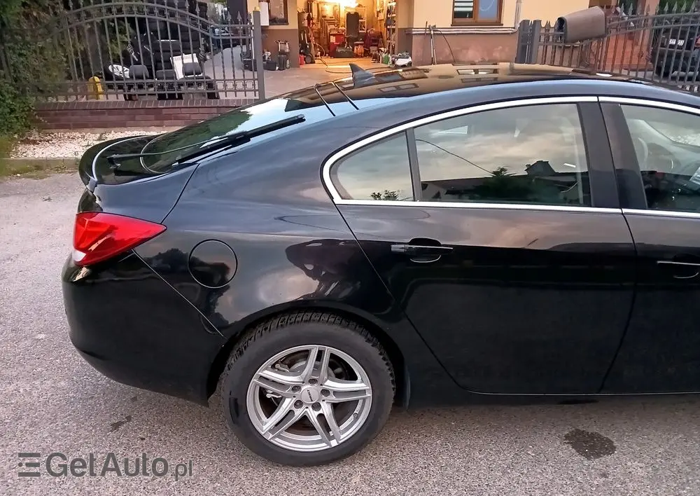 OPEL Insignia 1.8 Design Edition