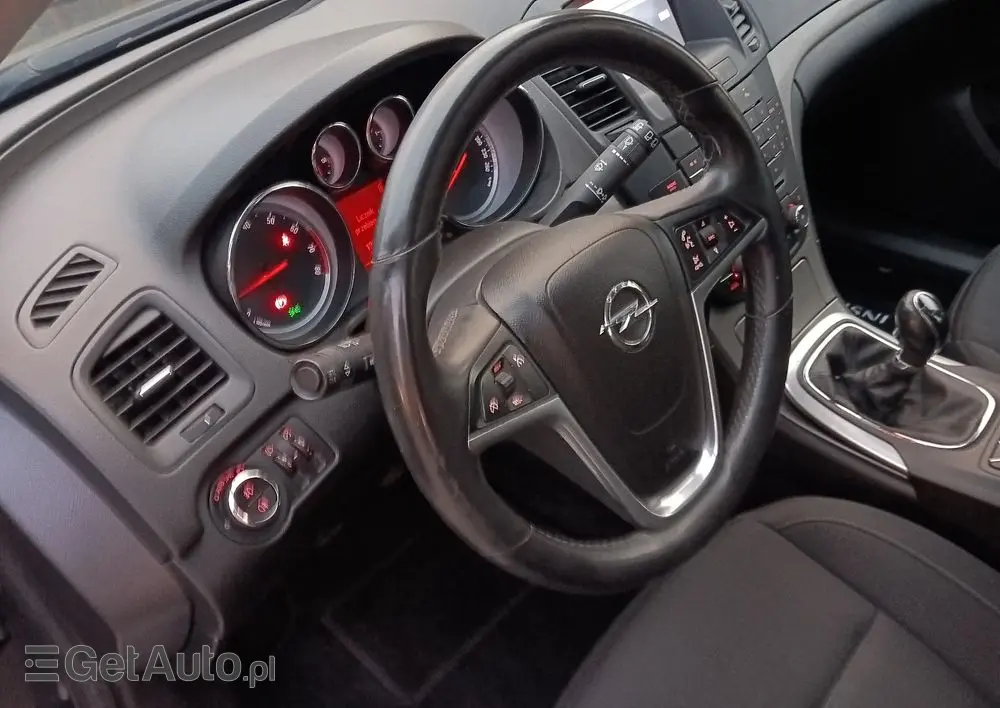 OPEL Insignia 1.8 Design Edition