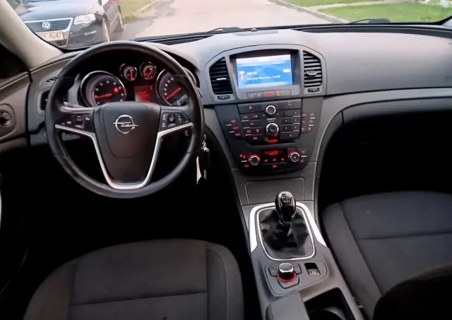 OPEL Insignia 1.8 Design Edition