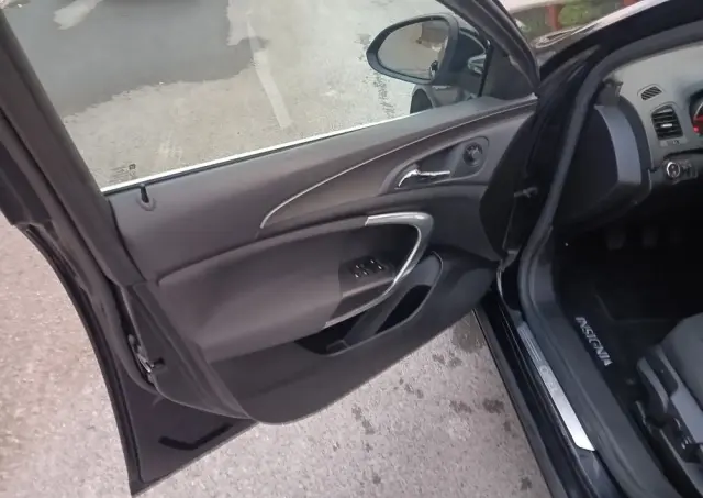 OPEL Insignia 1.8 Design Edition