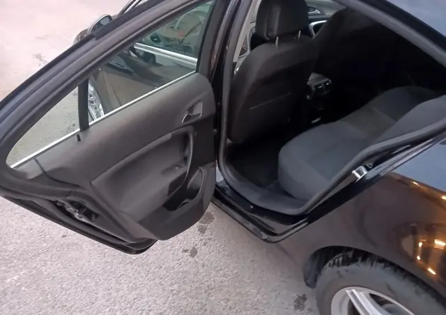 OPEL Insignia 1.8 Design Edition