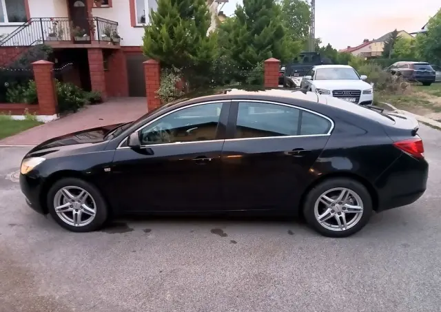 OPEL Insignia 1.8 Design Edition