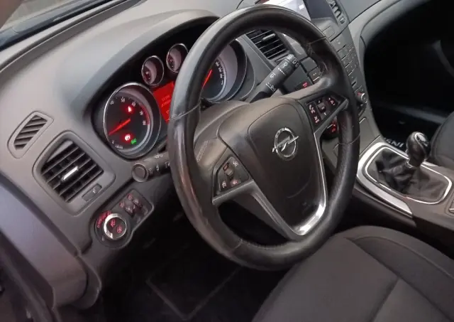 OPEL Insignia 1.8 Design Edition
