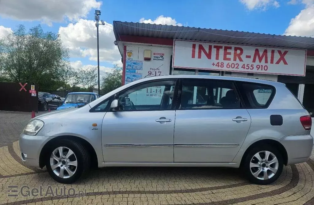 TOYOTA Avensis Verso 