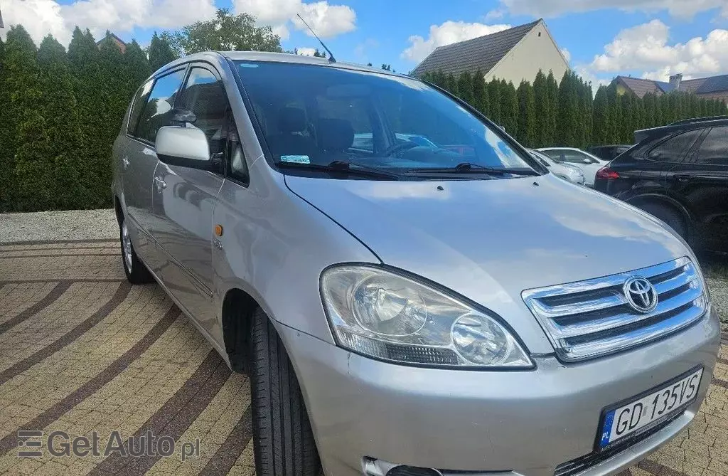 TOYOTA Avensis Verso 