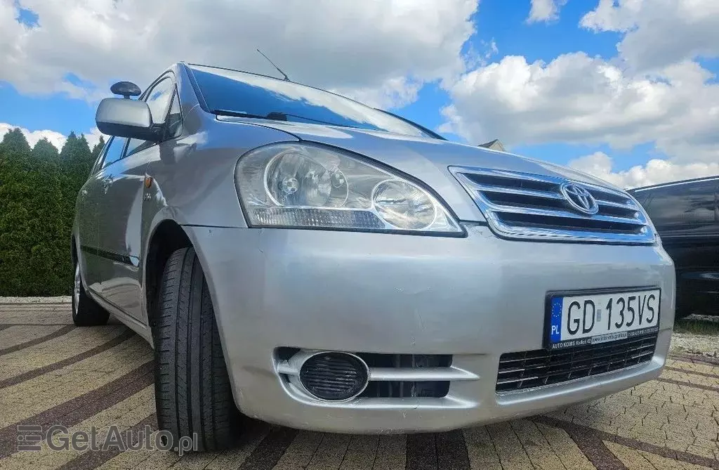 TOYOTA Avensis Verso 