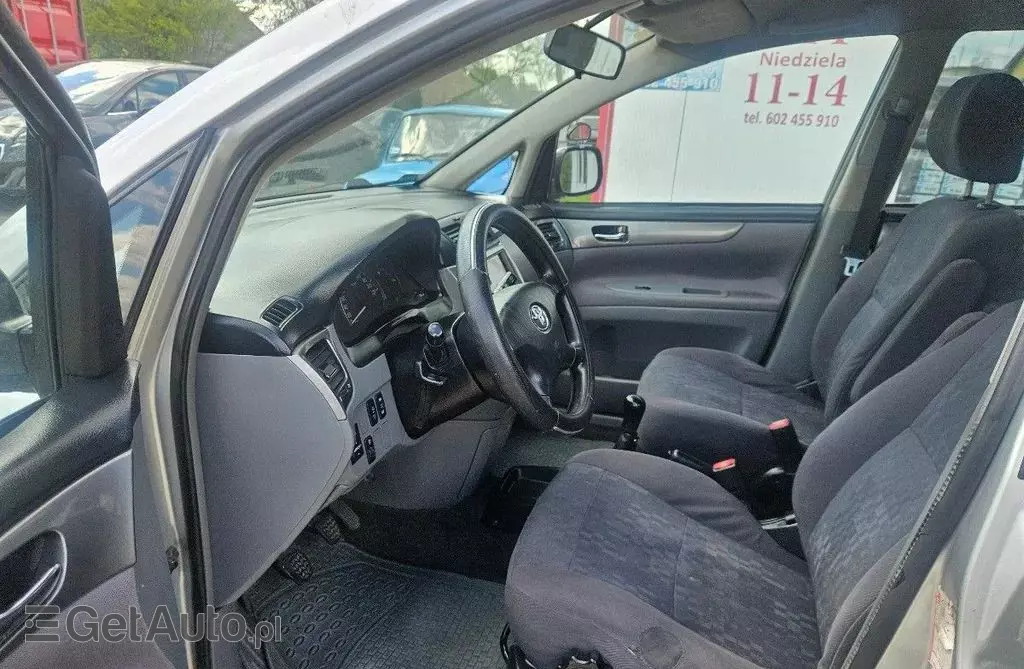 TOYOTA Avensis Verso 