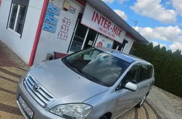 TOYOTA Avensis Verso 