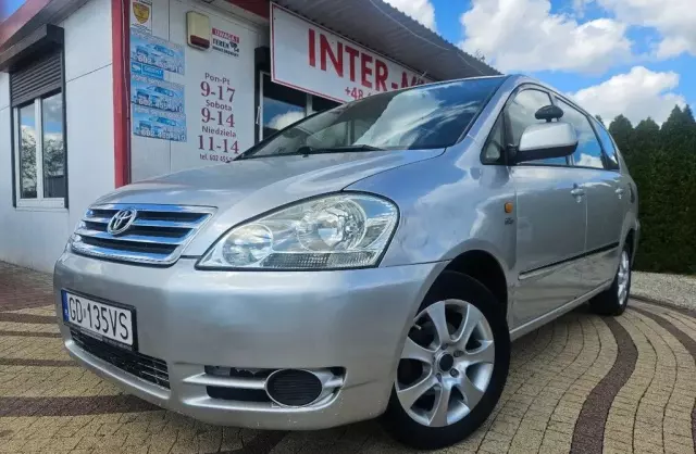 TOYOTA Avensis Verso 