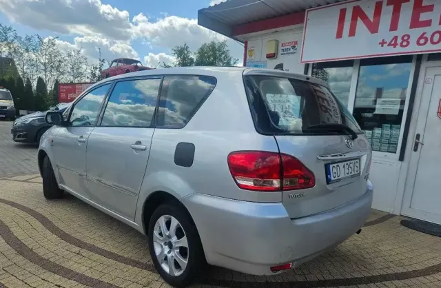 TOYOTA Avensis Verso 