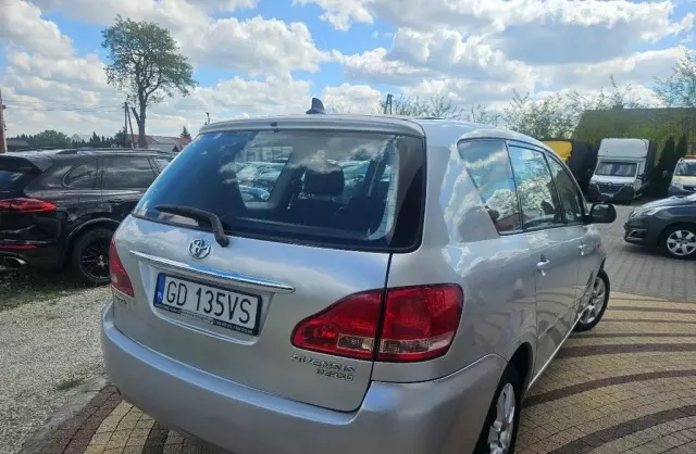 TOYOTA Avensis Verso 