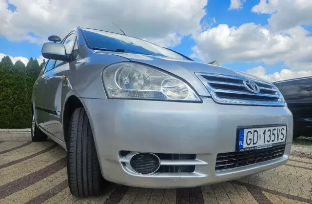 TOYOTA Avensis Verso 