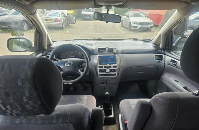 TOYOTA Avensis Verso 