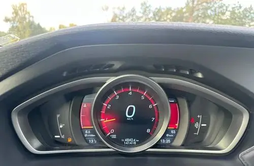 VOLVO V40 