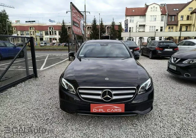 MERCEDES-BENZ Klasa E 400 4-Matic 9G-TRONIC