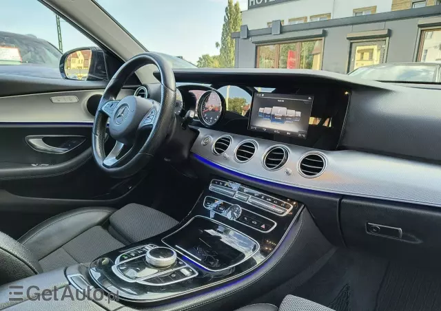 MERCEDES-BENZ Klasa E 400 4-Matic 9G-TRONIC