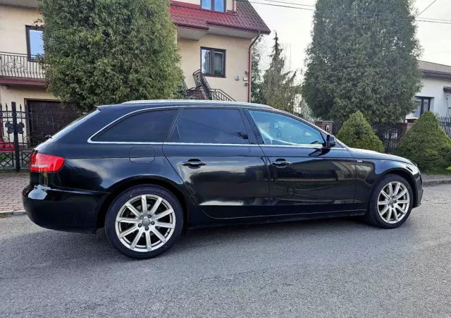 AUDI A4 Avant 2.0 TDI DPF quattro S line Sportpaket (plus)