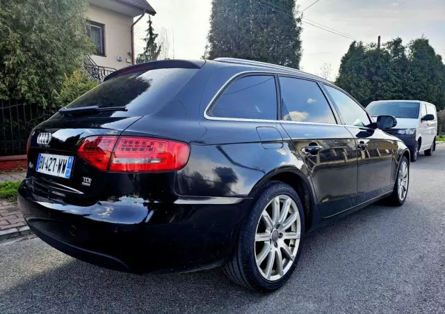 AUDI A4 Avant 2.0 TDI DPF quattro S line Sportpaket (plus)