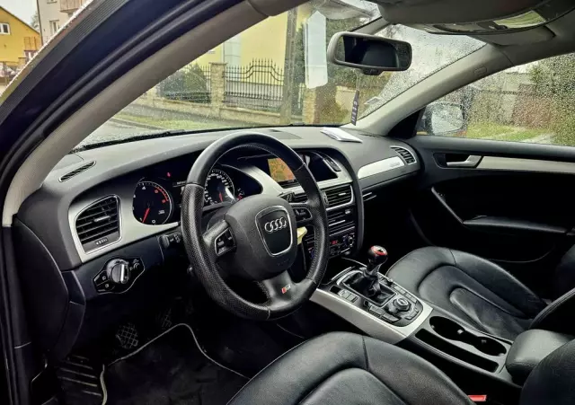 AUDI A4 Avant 2.0 TDI DPF quattro S line Sportpaket (plus)