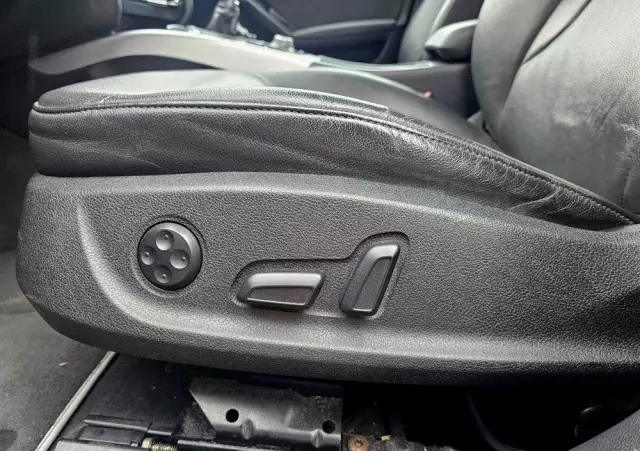 AUDI A4 Avant 2.0 TDI DPF quattro S line Sportpaket (plus)