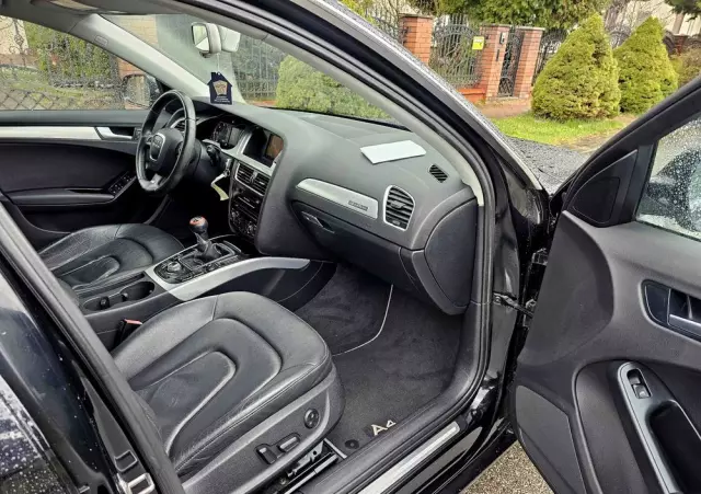 AUDI A4 Avant 2.0 TDI DPF quattro S line Sportpaket (plus)