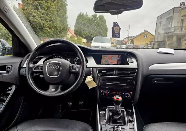 AUDI A4 Avant 2.0 TDI DPF quattro S line Sportpaket (plus)