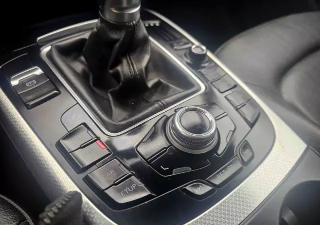 AUDI A4 Avant 2.0 TDI DPF quattro S line Sportpaket (plus)