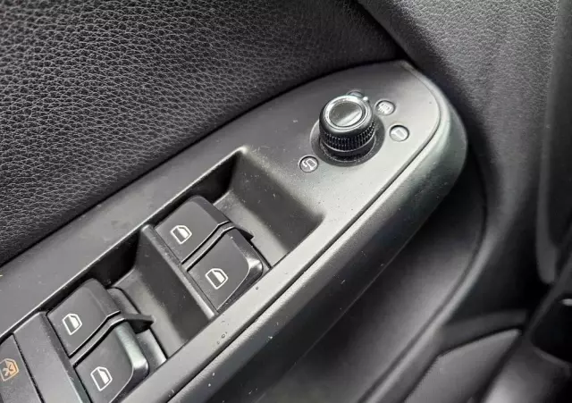 AUDI A4 Avant 2.0 TDI DPF quattro S line Sportpaket (plus)