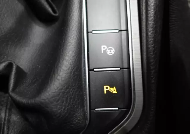 VOLKSWAGEN Golf Sportsvan 1.4 TSI (BlueMotion Technology) Comfortline