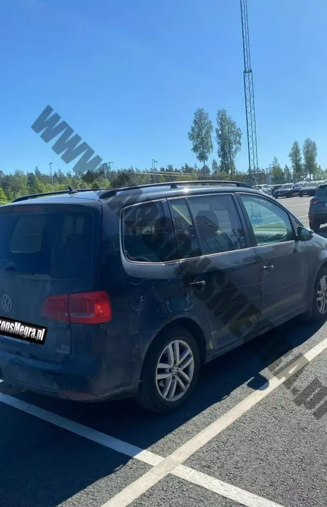 VOLKSWAGEN Touran 