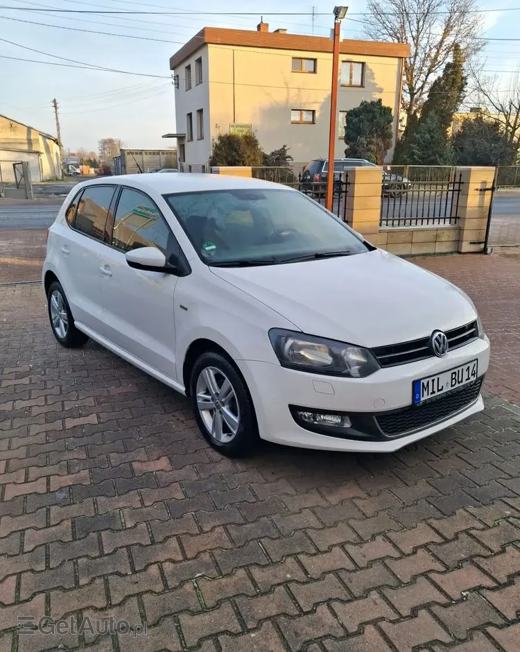 VOLKSWAGEN Polo 