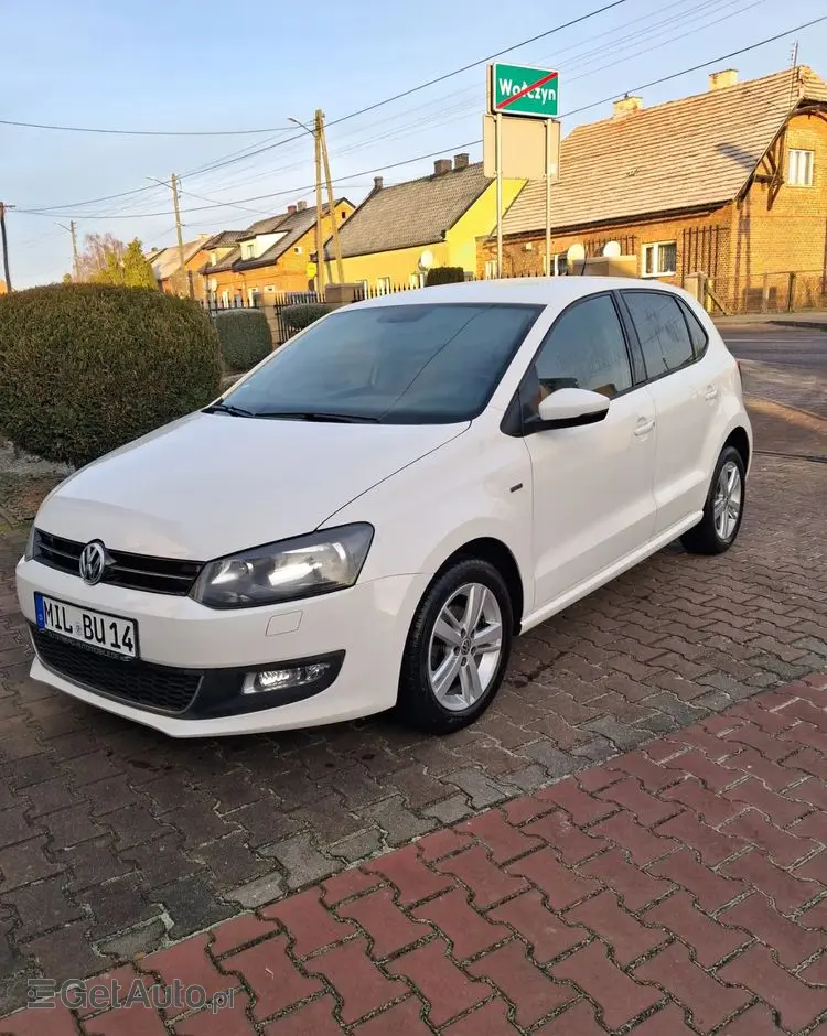 VOLKSWAGEN Polo 