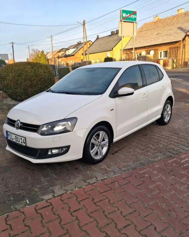 VOLKSWAGEN Polo 