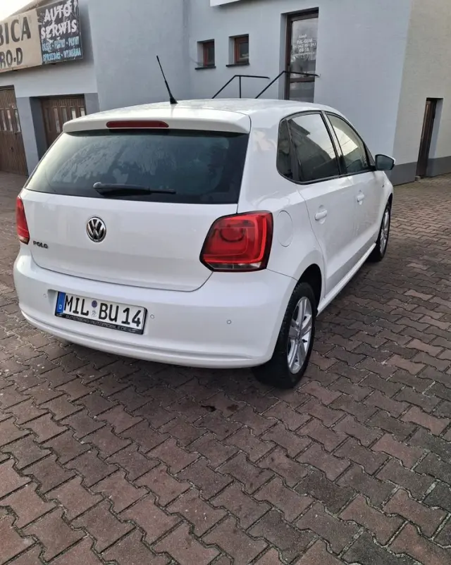 VOLKSWAGEN Polo 