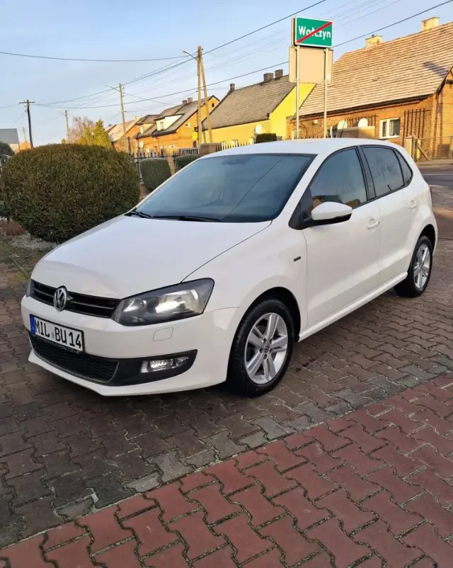 VOLKSWAGEN Polo 