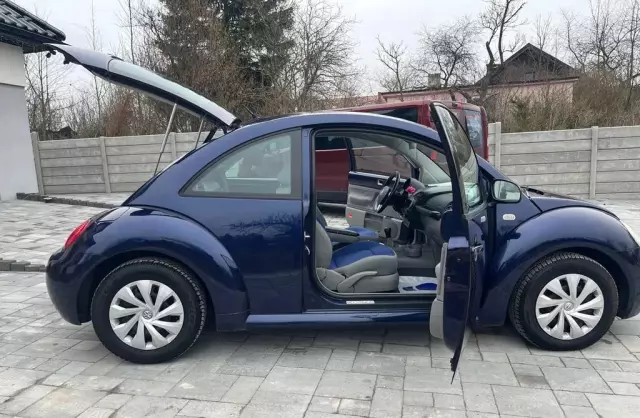 VOLKSWAGEN New Beetle 