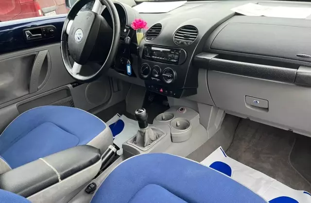 VOLKSWAGEN New Beetle 