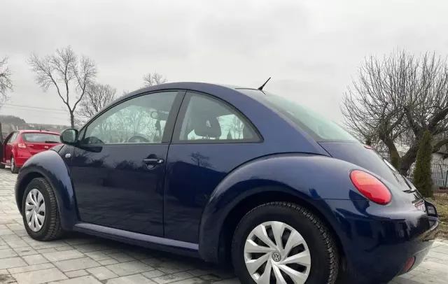 VOLKSWAGEN New Beetle 