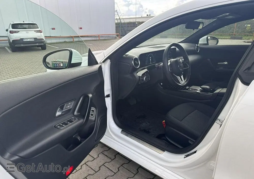 MERCEDES-BENZ CLA 180 7G-DCT