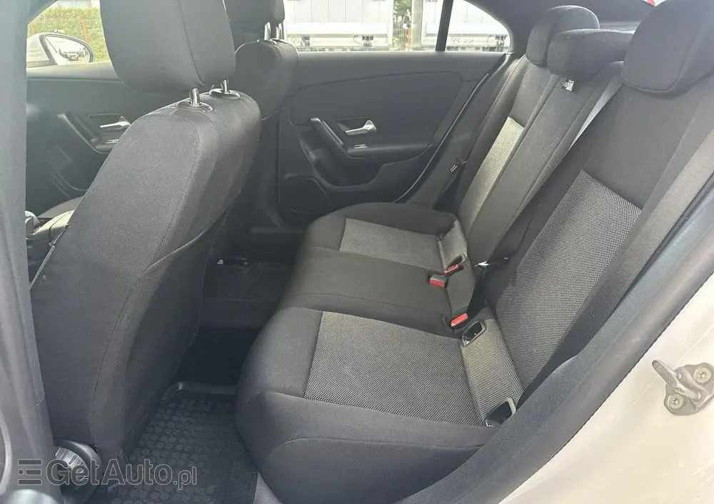 MERCEDES-BENZ CLA 180 7G-DCT