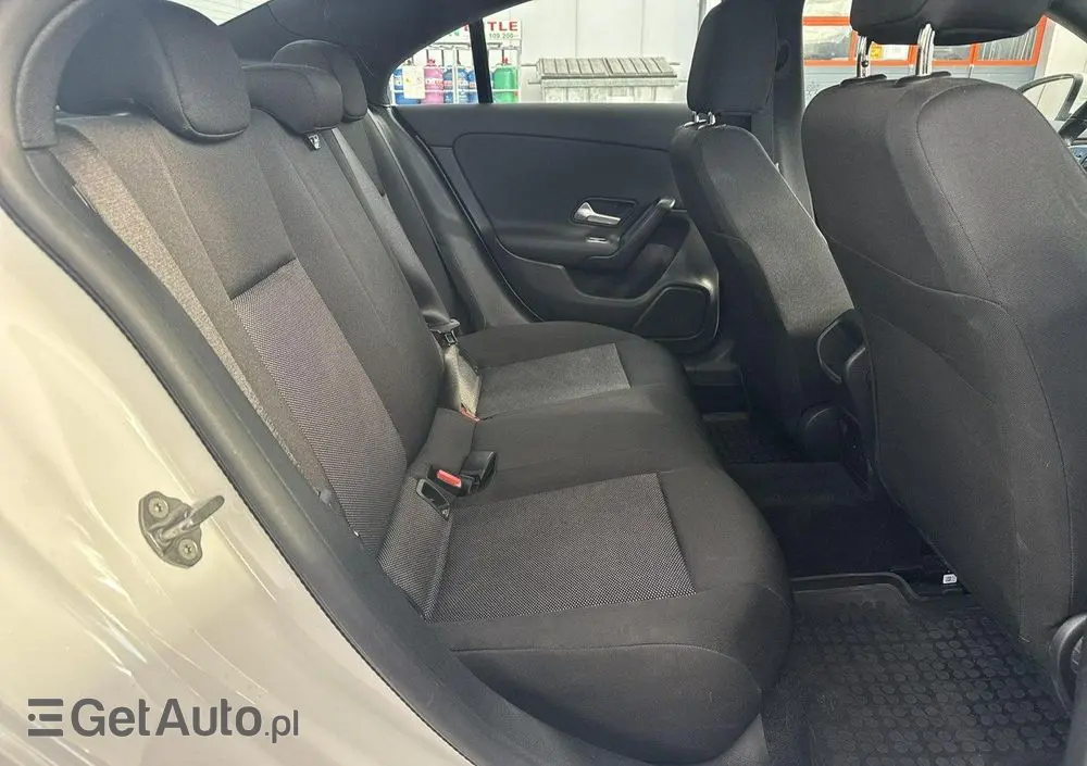 MERCEDES-BENZ CLA 180 7G-DCT