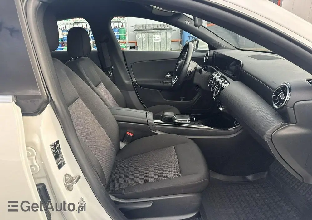 MERCEDES-BENZ CLA 180 7G-DCT