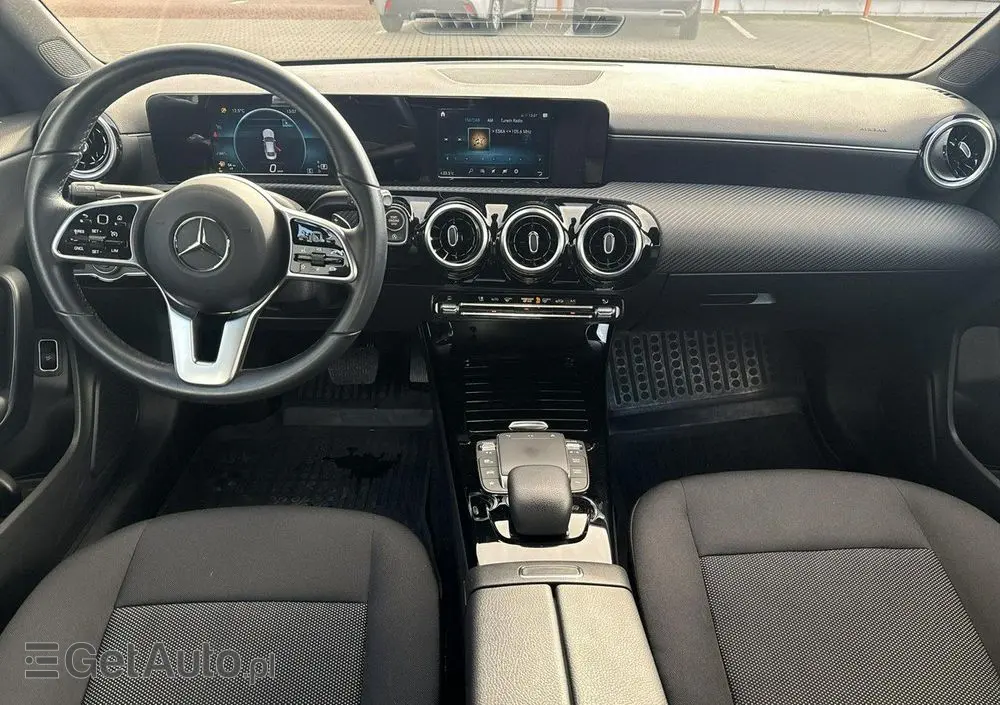 MERCEDES-BENZ CLA 180 7G-DCT